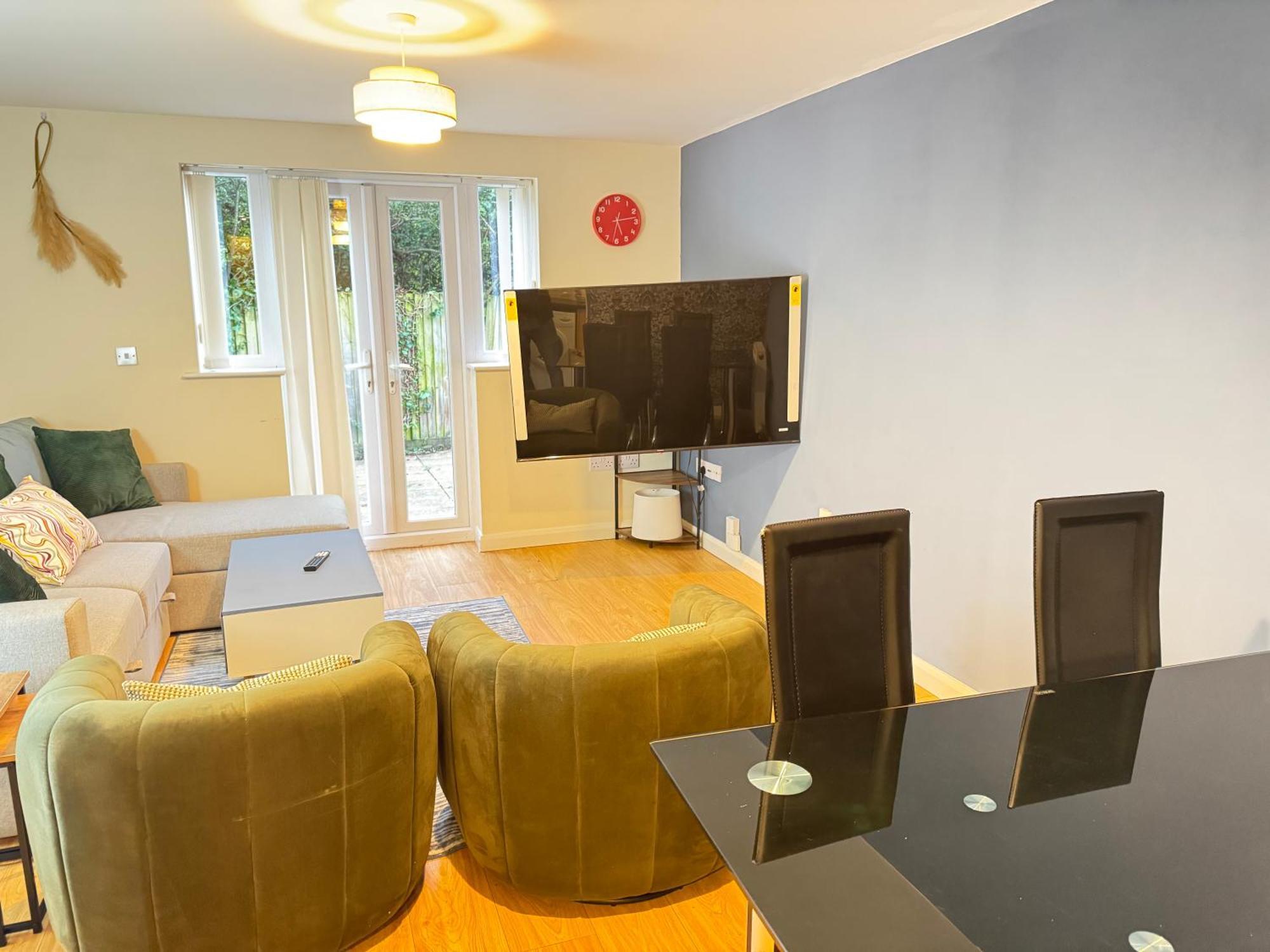 The Vogue Stay, 3 Bedrooms, 2 Bathrooms, Ideal For Jr & Oxford Hospitals, Free Carpark, Conveniently Located For Ring Road Access, 2 Miles From Oxford City Centre Easy Car & Bus Route Экстерьер фото