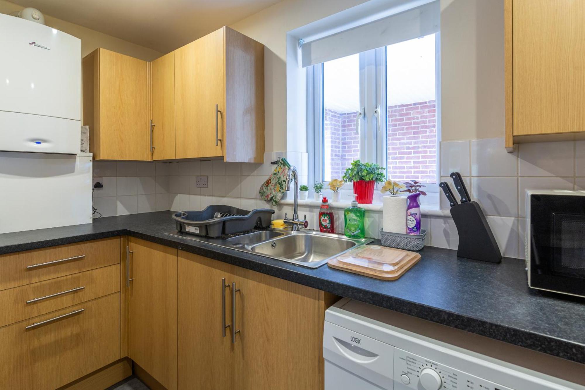 The Vogue Stay, 3 Bedrooms, 2 Bathrooms, Ideal For Jr & Oxford Hospitals, Free Carpark, Conveniently Located For Ring Road Access, 2 Miles From Oxford City Centre Easy Car & Bus Route Экстерьер фото